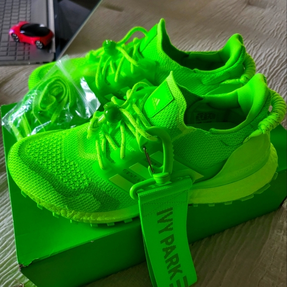 2021 Ivy Park X UltraBoost OG 'Halls Of Ivy' - Picture 1 of 5